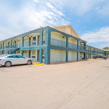 Oyo Hotel מידלנד מראה חיצוני תמונה