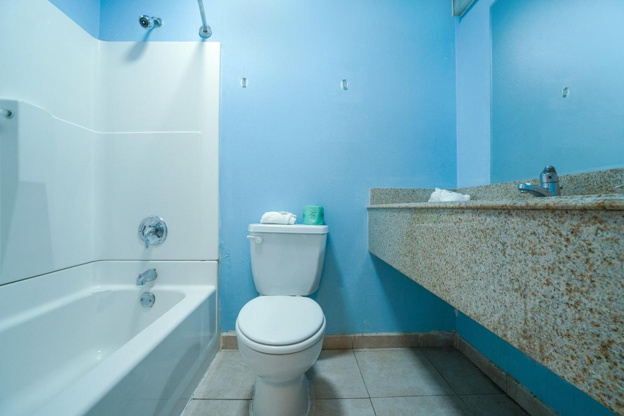 Oyo Hotel מידלנד מראה חיצוני תמונה
