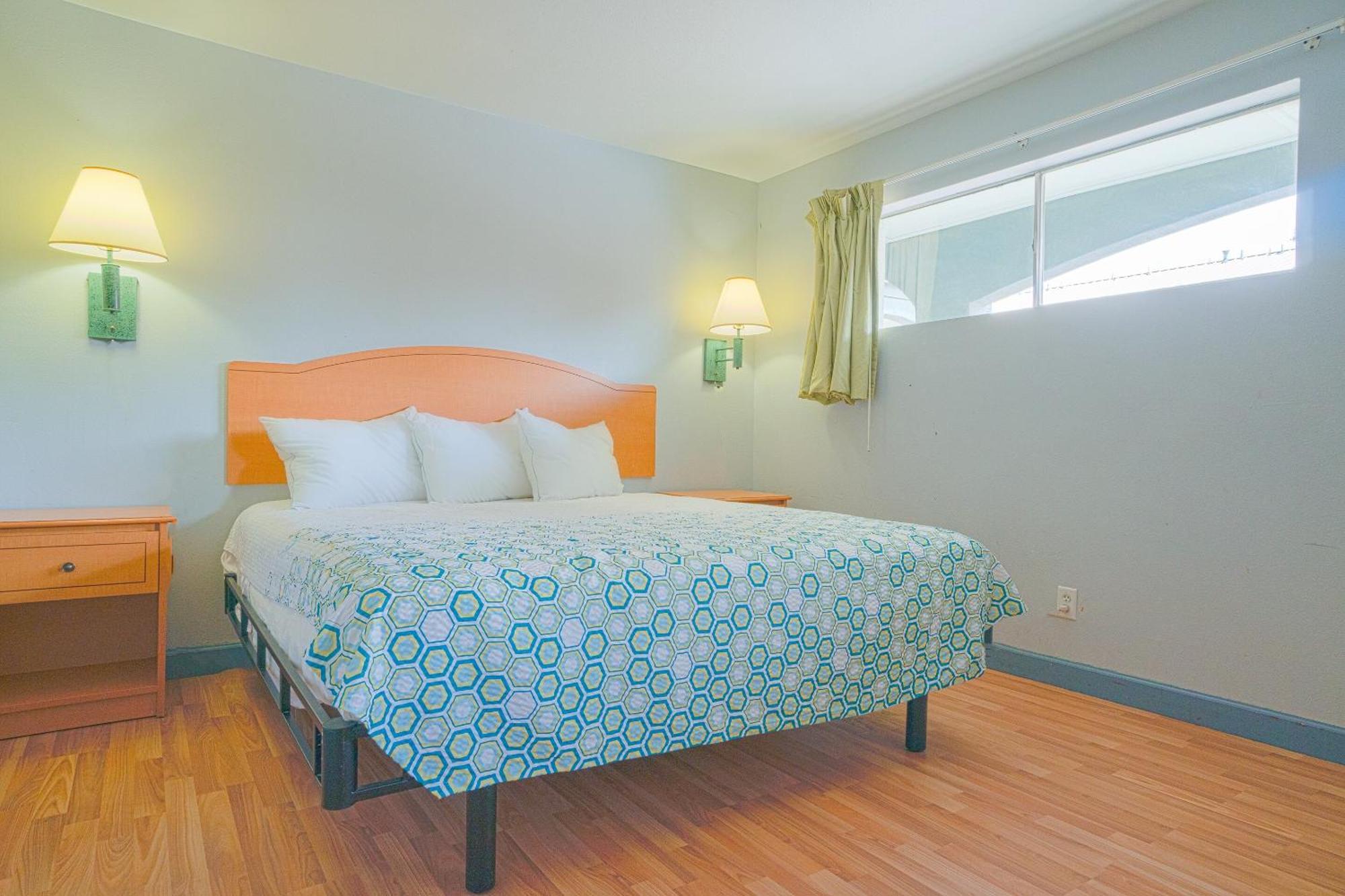 Oyo Hotel מידלנד מראה חיצוני תמונה