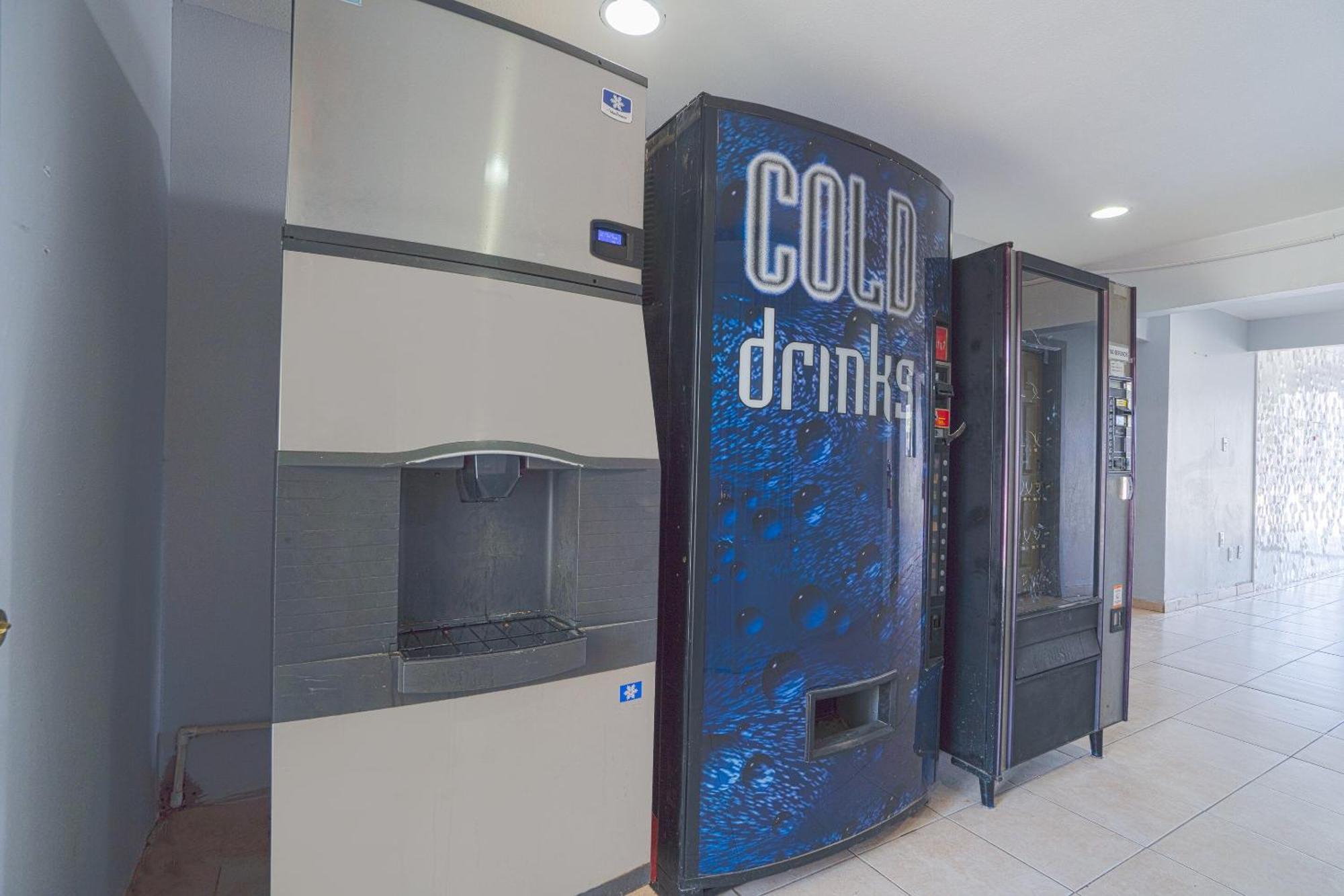 Oyo Hotel מידלנד מראה חיצוני תמונה