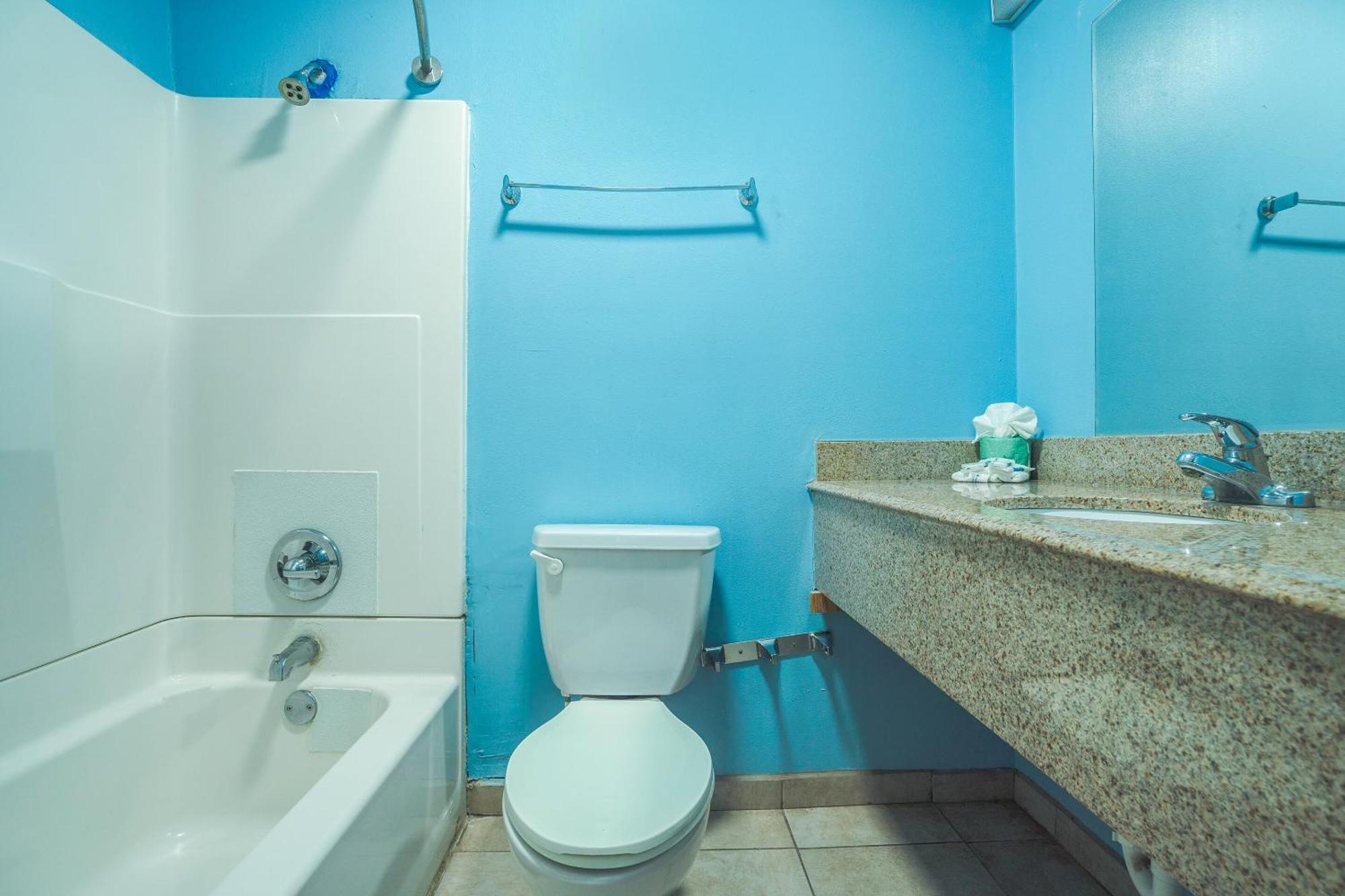 Oyo Hotel מידלנד מראה חיצוני תמונה