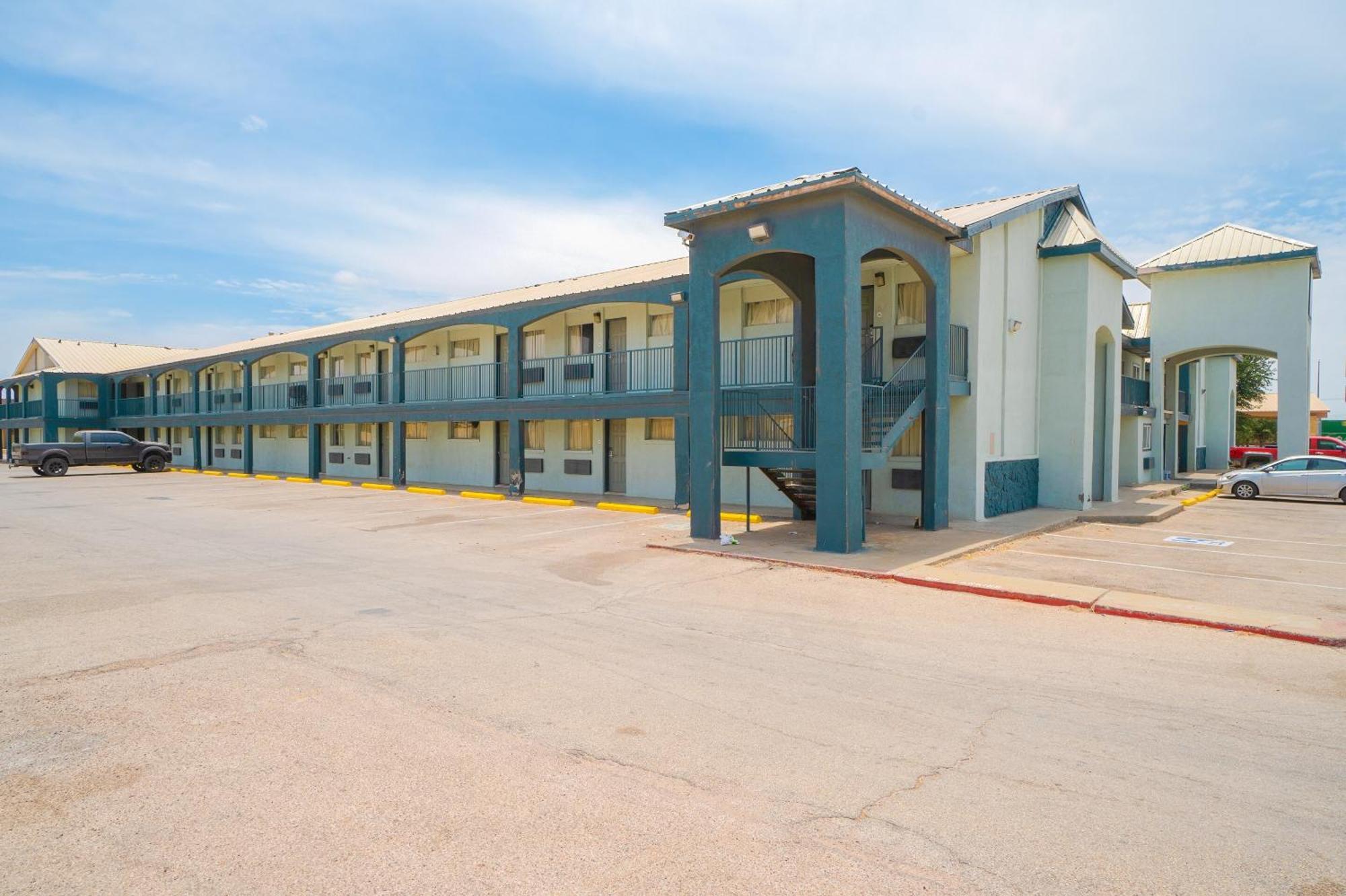 Oyo Hotel מידלנד מראה חיצוני תמונה
