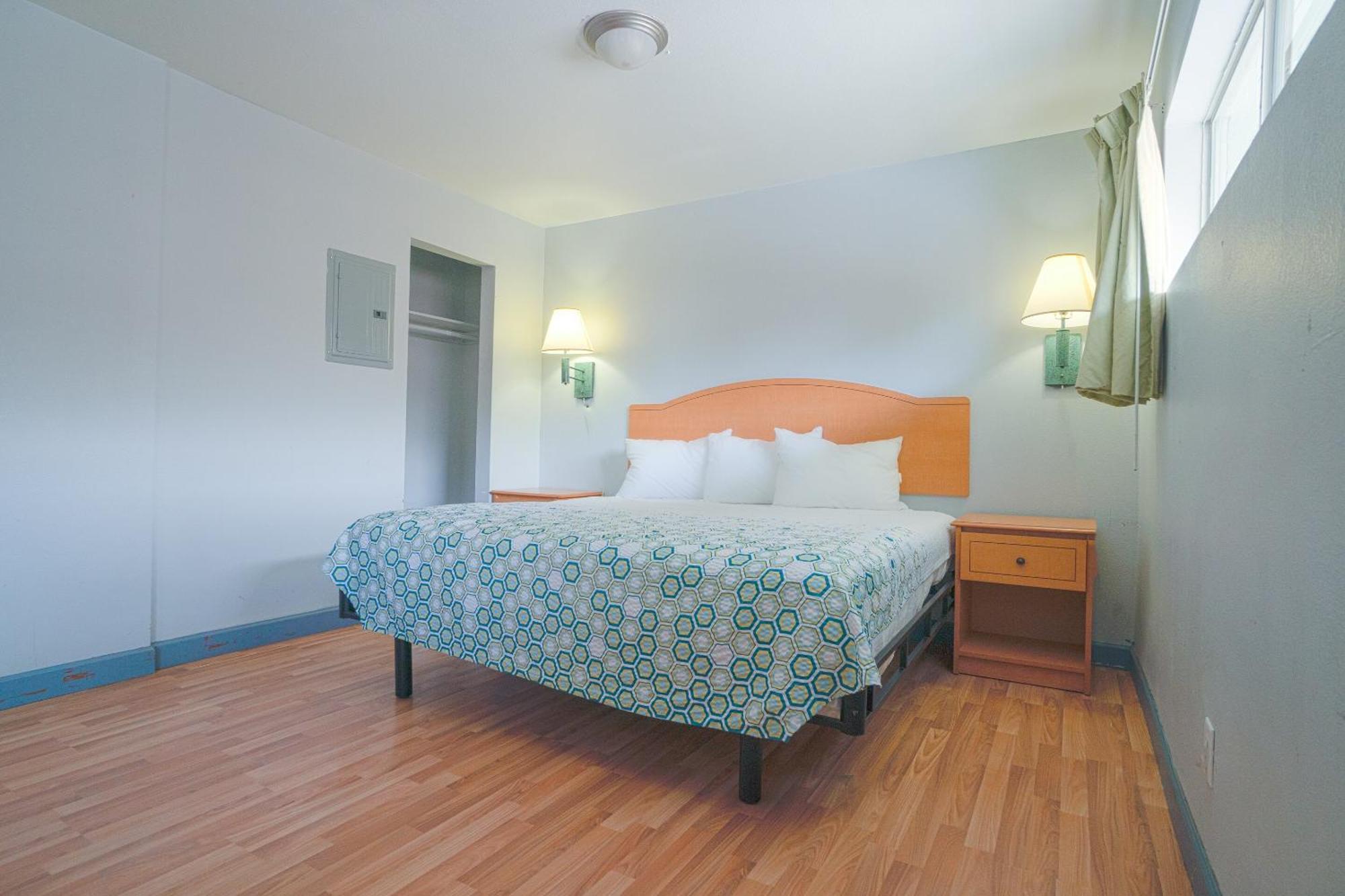 Oyo Hotel מידלנד מראה חיצוני תמונה