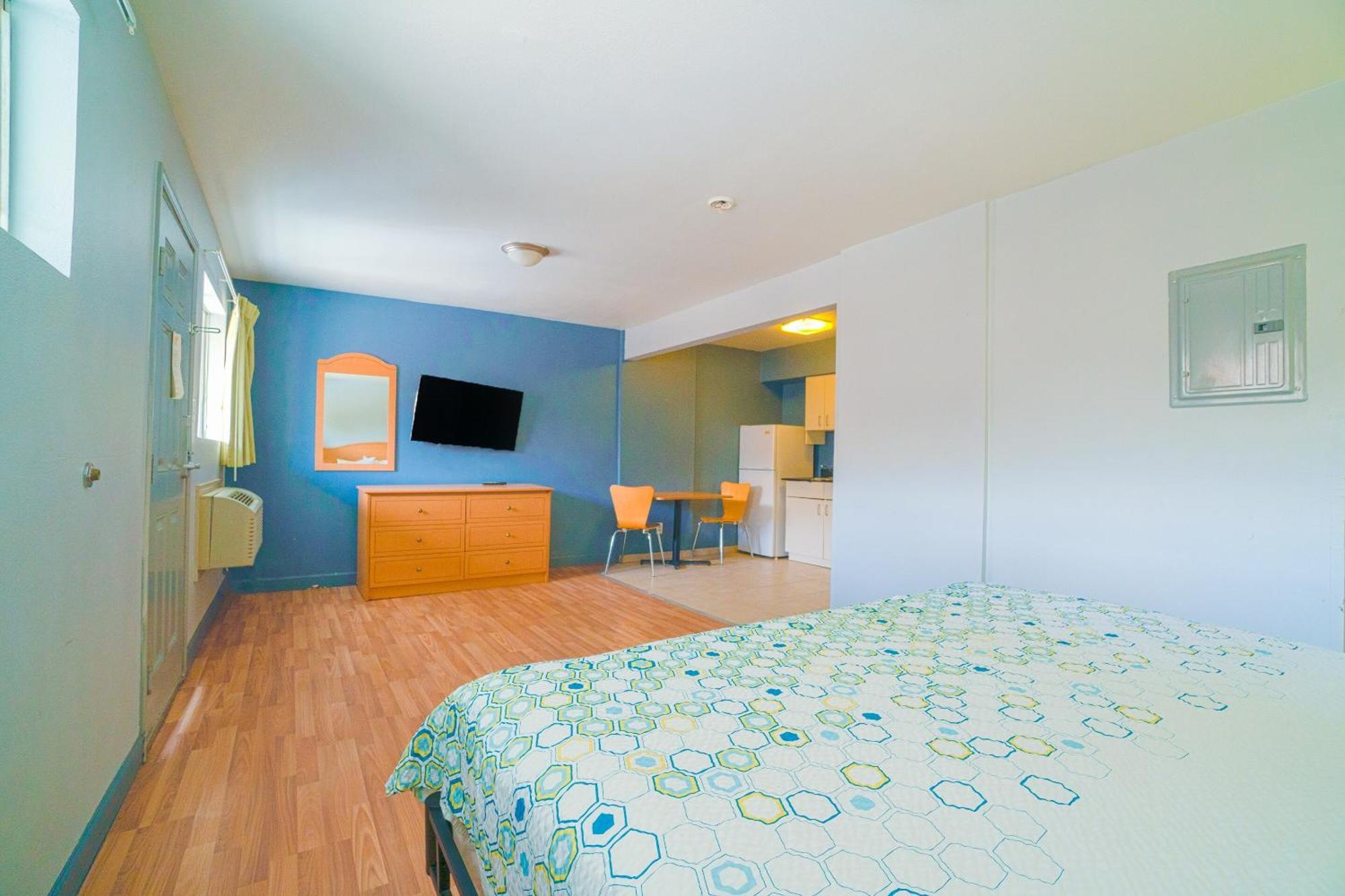 Oyo Hotel מידלנד מראה חיצוני תמונה